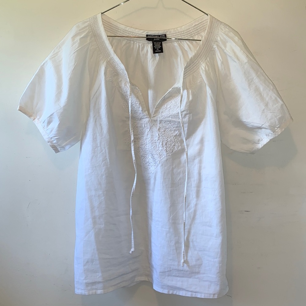 Company One Woman’s PL SS White Cotton Peasant Style Embroidered Detail Shirt
